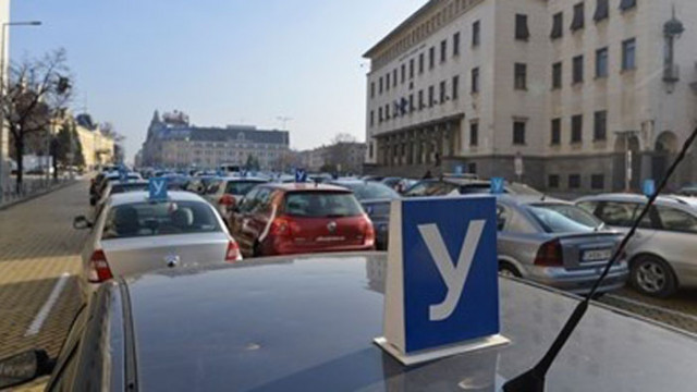 Мерките срещу COVID-19 бавят получаването на шофьорските книжки