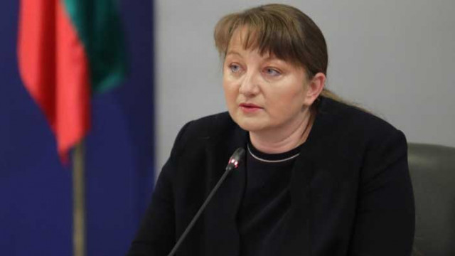 Сачева: Призовавам Радев да покаже SMS-ите си и разпечатките си от мобилния телефон