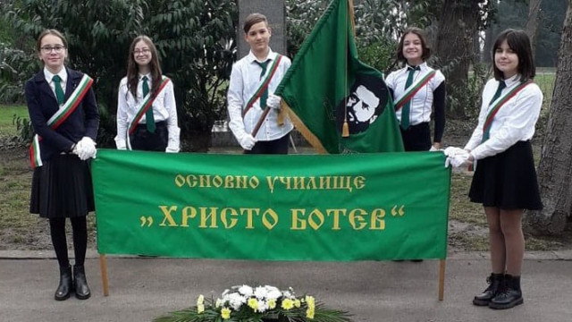 Варна се поклони пред делото на Христо Ботев