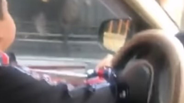 10-годишен шофира БМВ и размахва пистолет в Пещера (ВИДЕО)