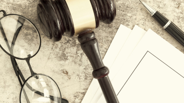 Съдът остави в ареста обвинените за подкуп трима полицаи