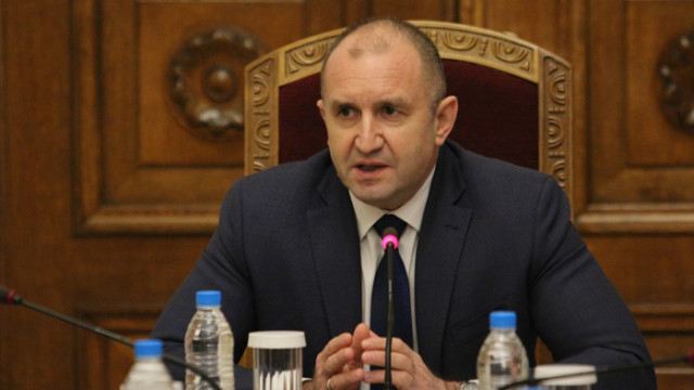 Радев продължава с консултациите: Дойде редът на парламентарно представените партии