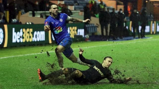 Уест Хам се добра с много зор до четвъртия кръг на ФА Къп