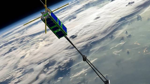 Предстои експеримент със сателит, който използва магнитното поле на Земята, за да остане в орбита