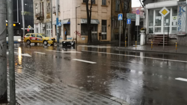 Блъснат моторист на ЖП гара във Варна