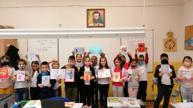Второкласниците от ОУ "Христо Ботев" благодариха на медиците в борбата им с COVID-19