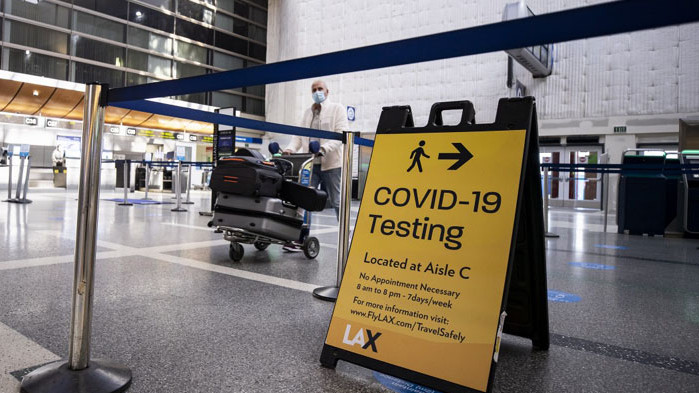 САЩ иска отрицателен резултат за COVID-19 за всички, пристигащи със самолет
