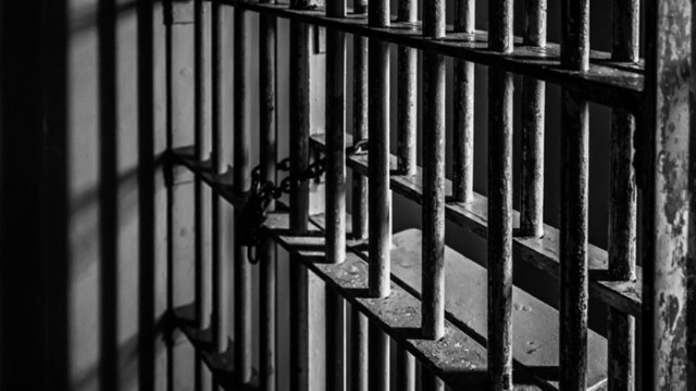 Затворник отива на съд за разпространение на наркотици в затвора