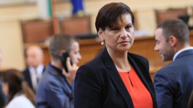 Дариткова: Не разбирам защо Нинова ще обикаля с подписи по села и паланки