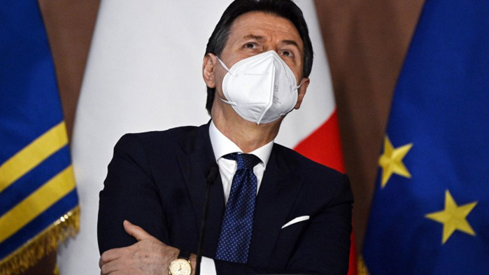 Конте обмисля как да реши полическата криза в Италия