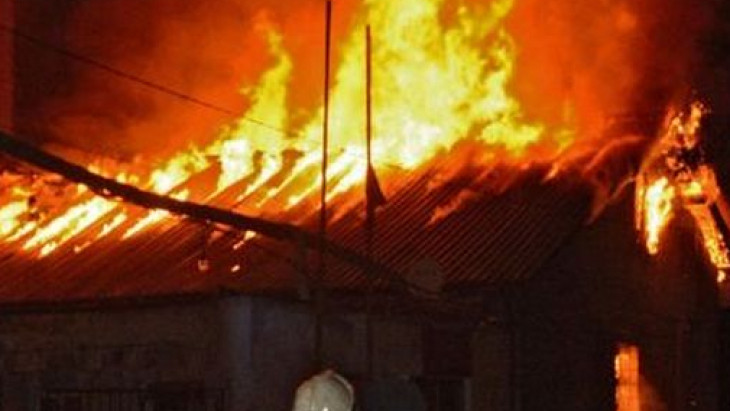 Запалили се сажди в комин оставиха семейство без покрив в с. Долен Близнак