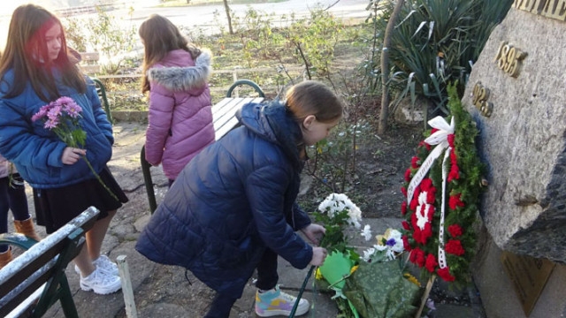 Днес СУ "Гео Милев" - Варна чества 126 години от раждението на своя патрон