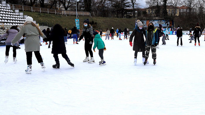 Софиянци се забавляват на леда и в студената събота