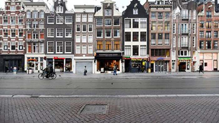 Хиляди протестираха в Амстердам срещу затварянето на Нидерландия