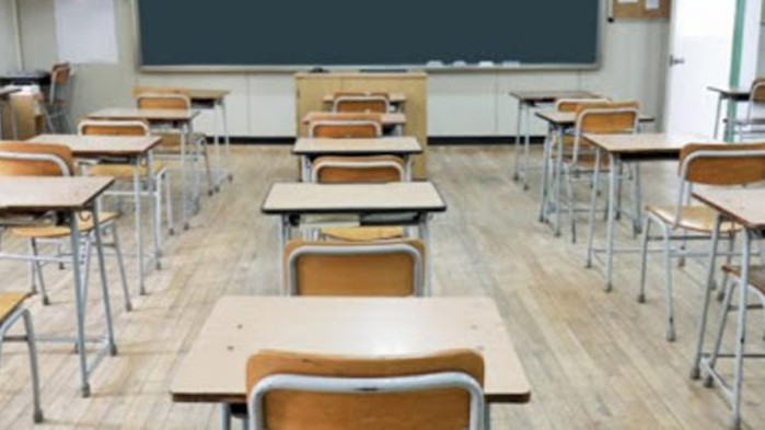 Възстановяват присъствените практики в училищата и университетите