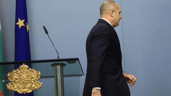 Психолог: Президентът Радев обикновено си заучава добре репликите