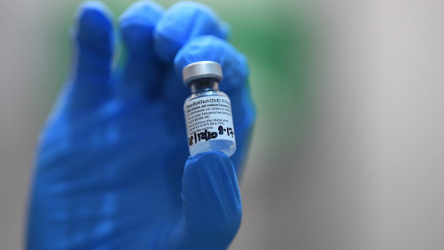 Ваксината на BioNTech/Pfizer спира новия британски щам на коронавируса