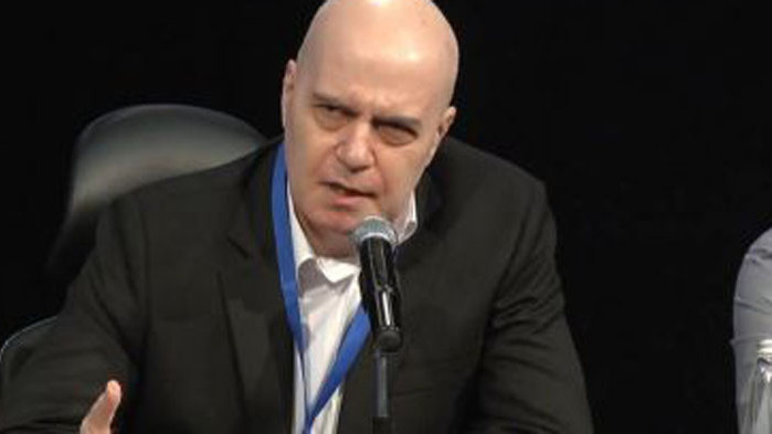 Слави Трифонов към Корнелия Нинова: Kъсно e да бъдете котаракът Леополд