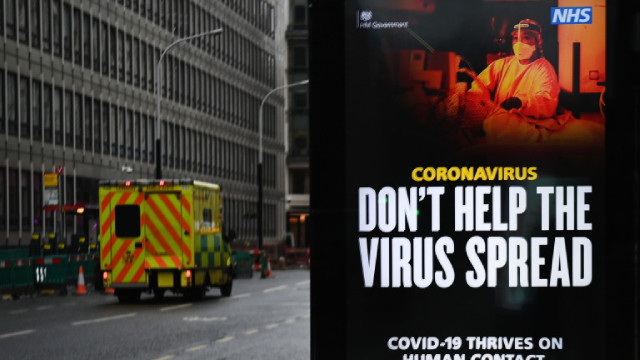 Болници във Великобритания са като "военни зони" заради бушуването на COVID-19