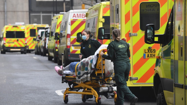 Стряскащите над 1 800 починали от COVID-19 във Великобритания за денонощие