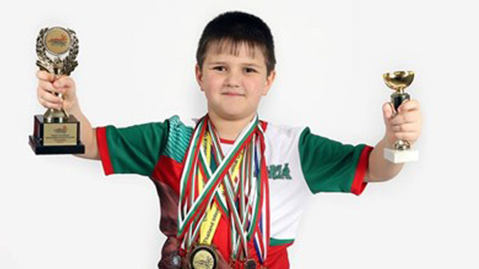 COVID-19 не спря Йордан да спечели диамантен и 33 златни медала по математика