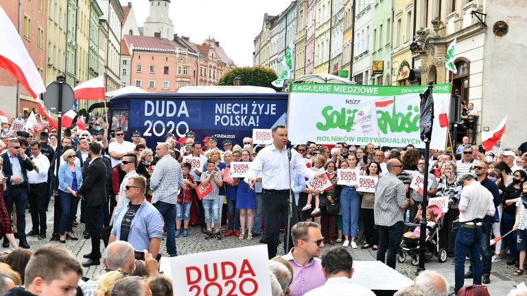 Полският президент Дуда поде кампания с обещание да се бори с ЛГБТ идеологията