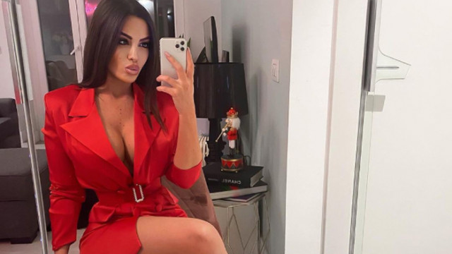 Спортна журналистка пали страстите в Наполи