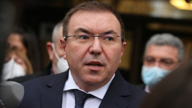 Все повече учители и непедагогически персонал искат да се ваксинират