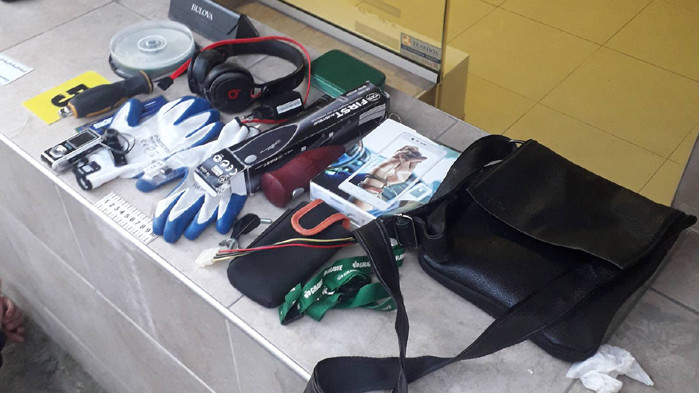 Служители на Областната дирекция на МВР във Варна задържаха мъж в момент на кражба от частен дом