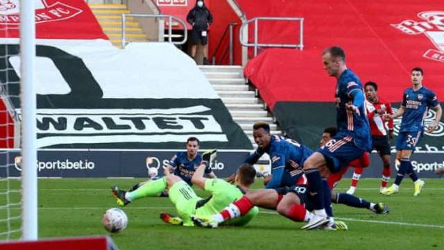 Автогол изхвърли Арсенал от ФА Къп