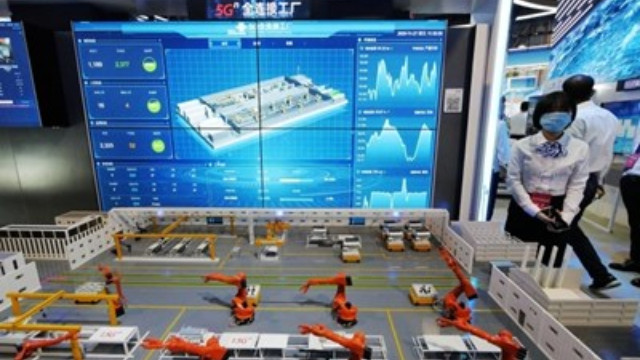 Китай ще изгражда 30 „напълно свързани“ 5G фабрики до 2023 г.
