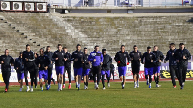 Бой между футболисти на тим от efbet лига