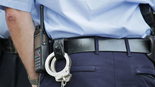 За 100 лева младежи в Бургас нападнаха и ограбиха възрастен мъж