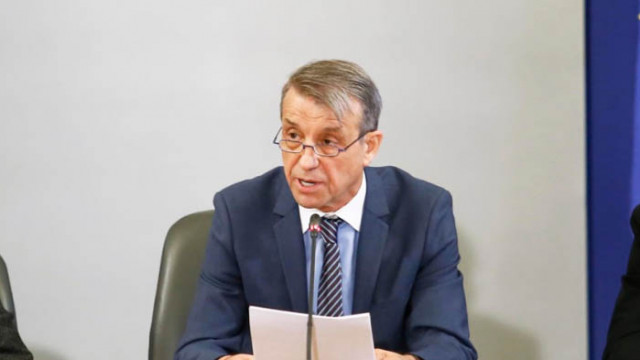 Трябвало да пренаредим ваксинационната програма, а не да се държим като мазохисти