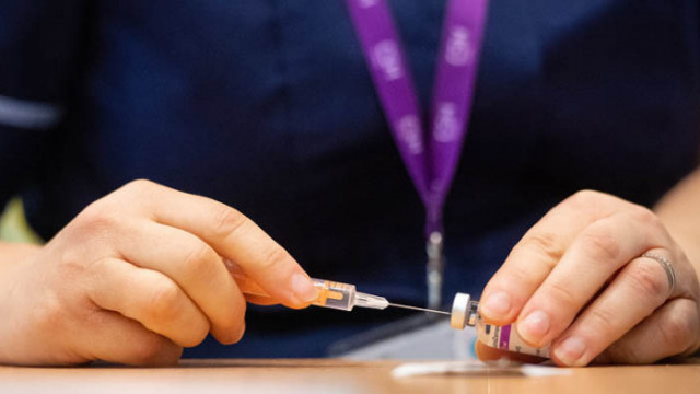 Поставят под съмнение ефективността на ваксината на AstraZeneca при възрастни хора