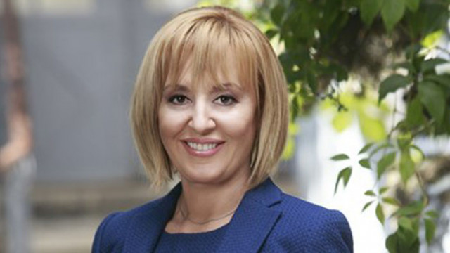 Манолова като поборник за ресторантьорите, организира предизборен протест срещу здравния министър