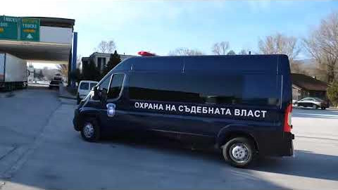 Апелативен съд пусна осъден на погребение на баща си, гробищния парк бе обграден от полиция