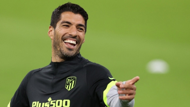 Бербатов: Барса прояви неуважение към Суарес, а сега той ще се пръсне от смях