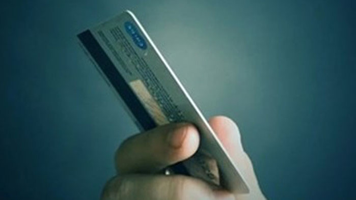 Съдят 23-годишен служител на бензиностанция за използване на чужда банкова карта