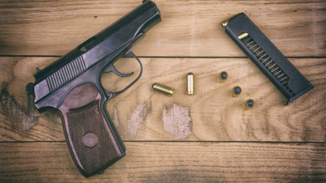 Два пъти стрелят по апартамент в София