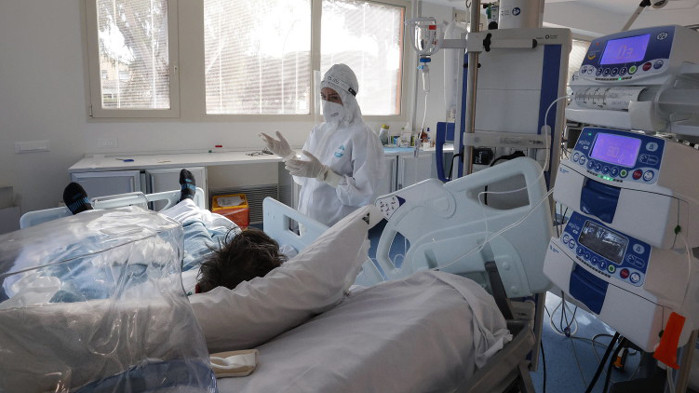 Заразените с коронавируса в Италия 50% повече от официалните данни