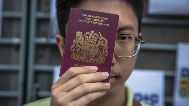 Китай няма да признава британските паспорти на граждани на Хонконг