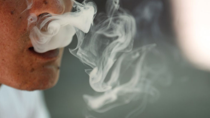 COVID-19 върна американците към цигарите