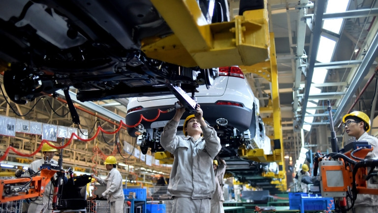 COVID-19 продължава да ограничава дейността на фабриките в Китай