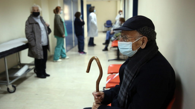 Опасен вариант на COVID-19 е засечен в Солун