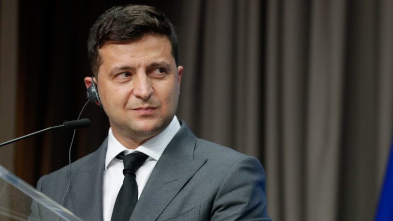 Зеленски пита Байдън защо Украйна все още не е в НАТО