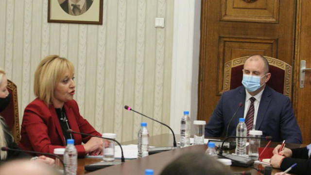 Манолова подкрепи Радев за втори мандат