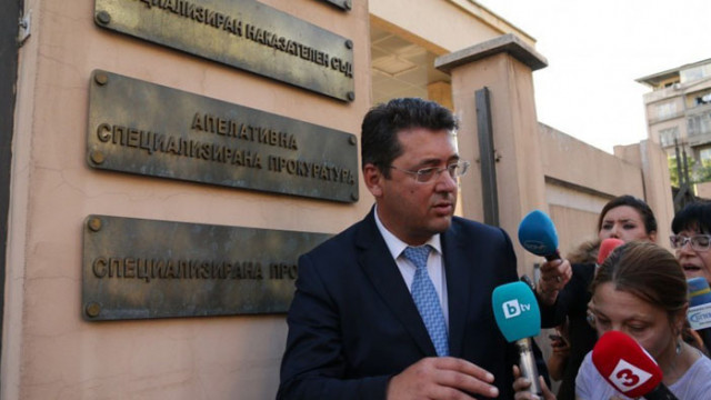 Ирония на съдбата: Челният сблъсък на секретаря Узунов с Лаура Кьовеши
