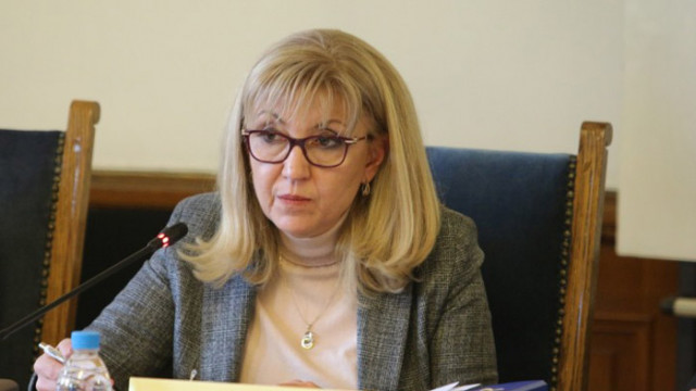 Аврамова иска актуализация на тол таксите и повече пътища в системата