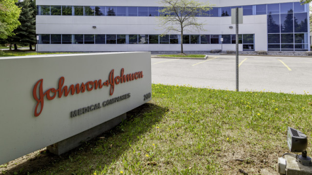 Компанията Johnson&Johnson поиска спешно одобряване на ваксината й срещу COVID-19 в САЩ
